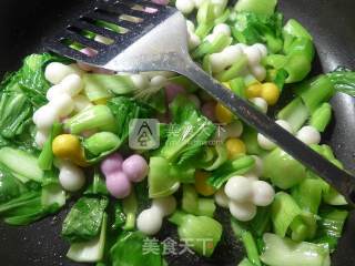 菜芯炒三色年糕果的做法步骤：5