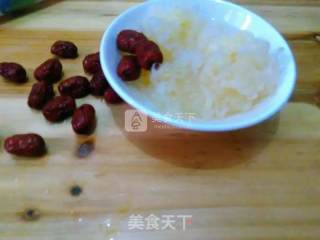 冰糖红枣银耳汤的做法步骤：1