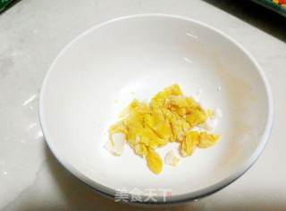 剩米饭吃出新花样——咸蛋黄烩饭的做法步骤：5