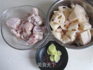 蹄花莲藕汤的做法步骤：1