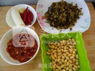 雪菜肉末炒黄豆的做法步骤：1