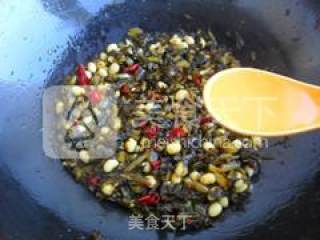 雪菜肉末炒黄豆的做法步骤：7