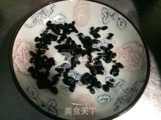 豆豉蒸排骨---冬季简易食谱的做法步骤：2