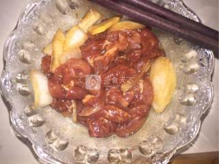 银耳木耳炒肉的做法步骤：1