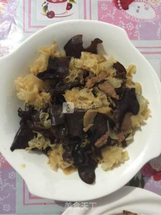 银耳木耳炒肉的做法步骤：7