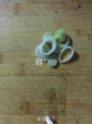 芹菜胡萝卜炒豆干的做法步骤：1