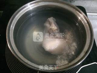 腐竹炒木耳的做法步骤：1