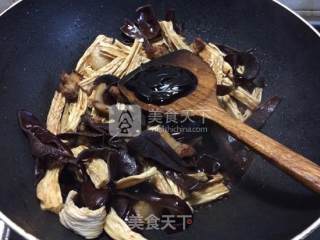腐竹炒木耳的做法步骤：5