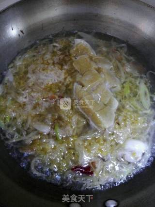 酸菜五花肉炖粉条冻豆腐的做法步骤：7