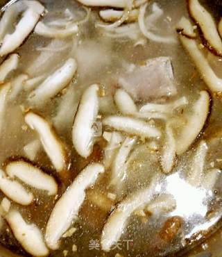 香菇排骨粥的做法步骤：6