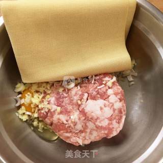 海鲜百叶包的做法步骤：2