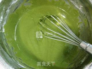 抹茶草莓蛋糕卷的做法步骤：5
