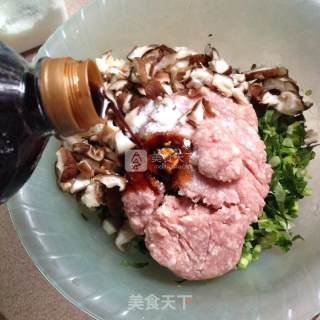 发面香菇肉煎饼的做法步骤：6