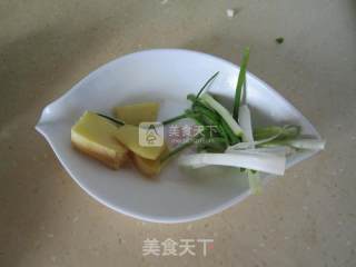 蟹粉小笼包的做法步骤：2