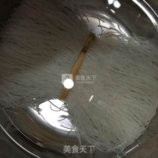 快手午餐----球菜炒粉干的做法步骤：2