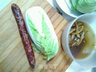 娃娃菜烧腊肠的做法步骤：1