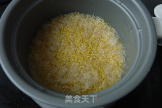 海参肉饼小米饭的做法步骤：2