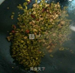 酸豇豆炒肉末的做法步骤：8