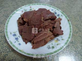 自制椒麻牛肉的做法步骤：1