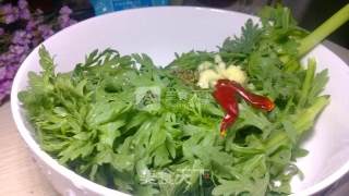 清新刮油快手菜——麻油淋茼蒿的做法步骤：2