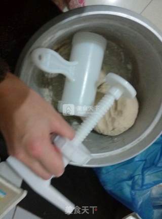 韭菜炒莜面的做法步骤：4