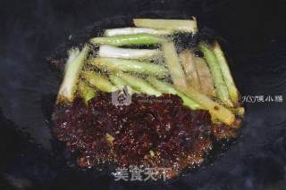 慈姑红焖肉的做法步骤：6