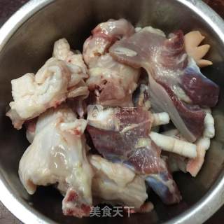 玉米胡萝卜鸡汤的做法步骤：2