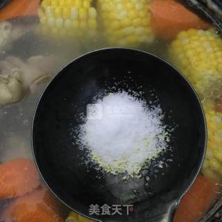 玉米胡萝卜鸡汤的做法步骤：6
