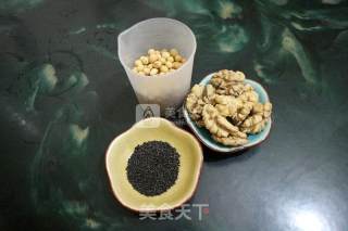 核桃黑芝麻豆浆的做法步骤：1