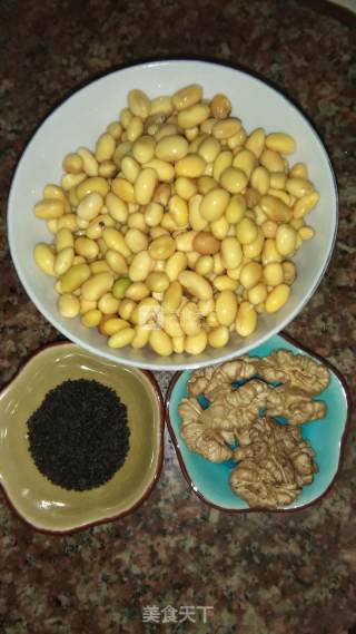 核桃黑芝麻豆浆的做法步骤：3