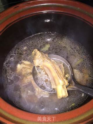羊排汤炖麻山药的做法步骤：2