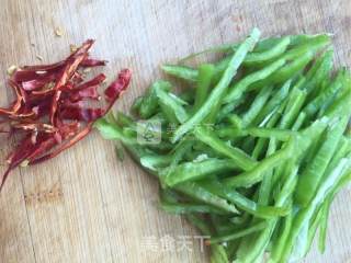 双椒土豆丝的做法步骤：2