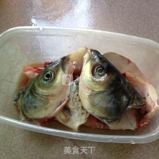 腐竹鱼头煲的做法步骤：1
