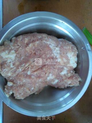 酸豆角炖鲈鱼的做法步骤：3