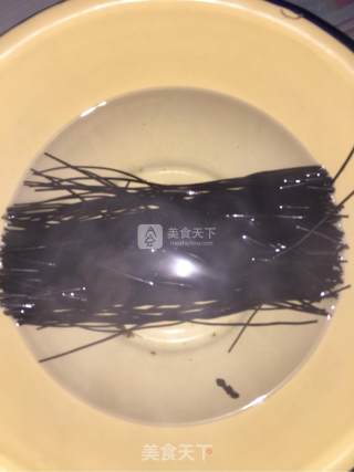凉拌蕨根粉的做法步骤：1