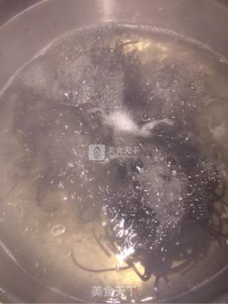 凉拌蕨根粉的做法步骤：2