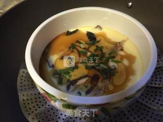 香菇虾干炖蛋的做法步骤：2