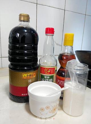 炝拌青笋的做法步骤：2
