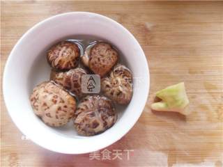 花菇炖鸡的做法步骤：2