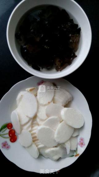 山药炒木耳的做法步骤：2