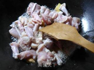 香葱烧牛蛙的做法步骤：4