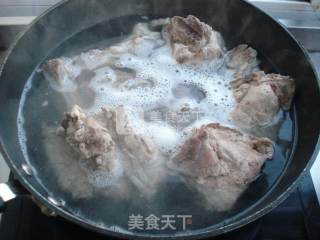 红枣脊骨汤的做法步骤：1