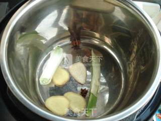 红枣脊骨汤的做法步骤：2