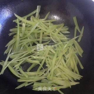 莴笋炒牛肉丝的做法步骤：4
