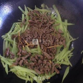 莴笋炒牛肉丝的做法步骤：5