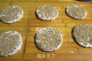 芝麻糯米饼的做法步骤：6