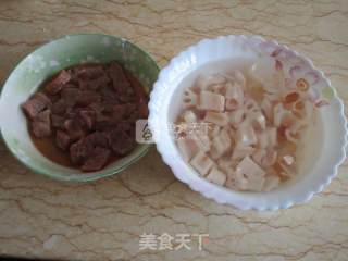 糖醋莲藕肉丁的做法步骤：2