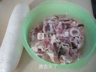 牛肉筋炖萝卜的做法步骤：1