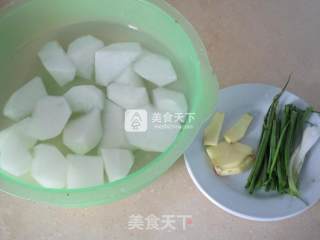 牛肉筋炖萝卜的做法步骤：2