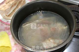 冬日靓汤——粉葛大骨的做法步骤：4
